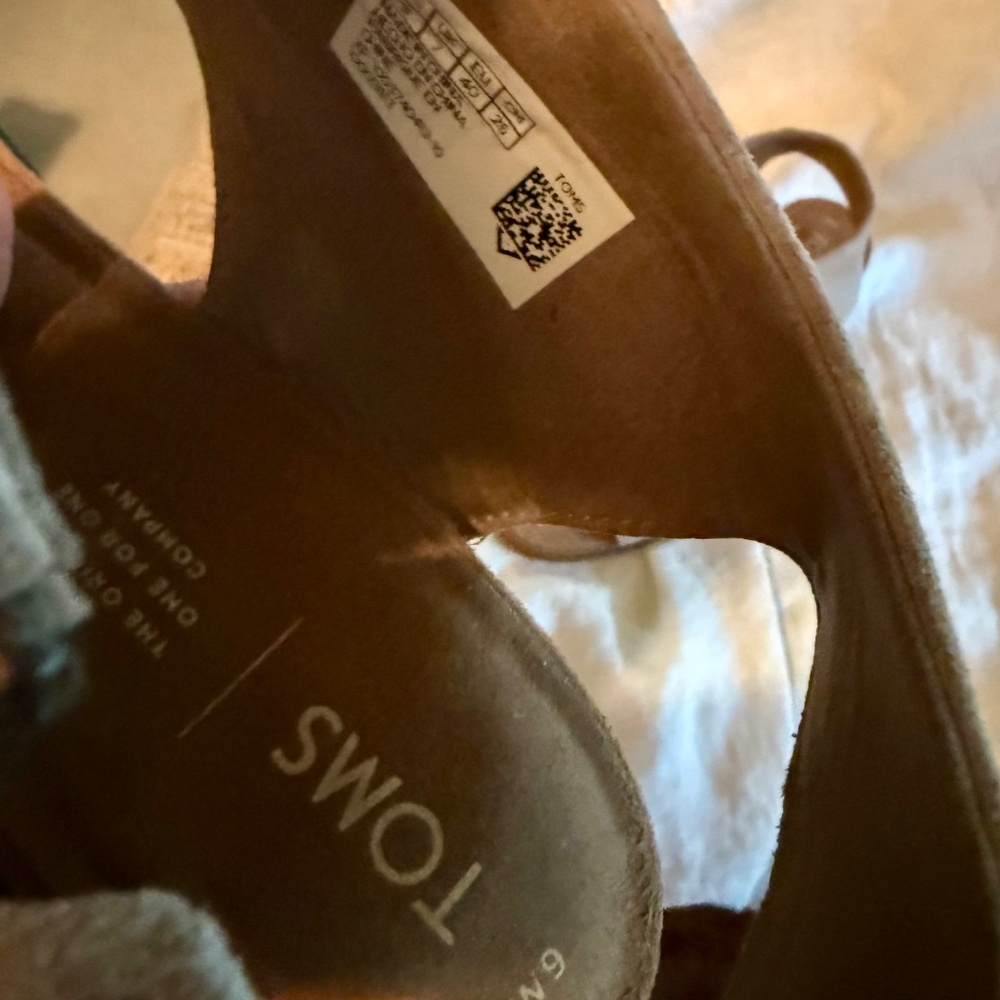 Tom’s Sandals, size 9, Stacked Heel - Picture 6 of 6